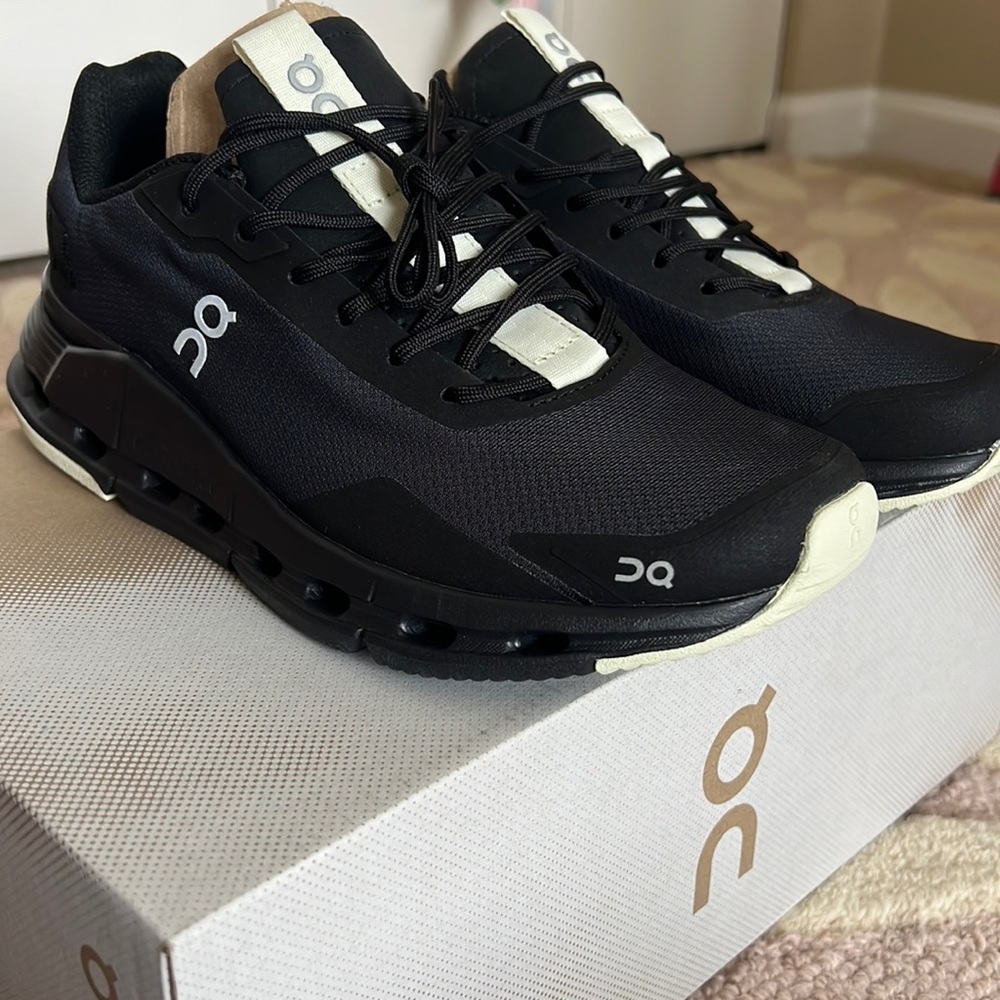 On Cloudnova Form size 8